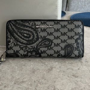 Michael Kors wallet/wristlet